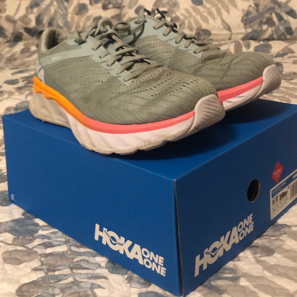 Hoka One One Arahi 4 Wide